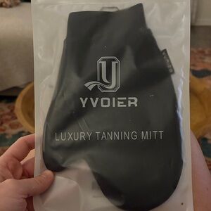YVOIER Luxury Tanning Mitt in Black